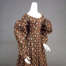 BROWN FLORAL PRINTED COTTON DRESS, 1825-1835