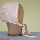 LADY'S WHITE COTTON CAP, LATE 19th C