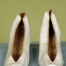 LADY'S WHITE LEATHER PUMPS, LATE 19th C